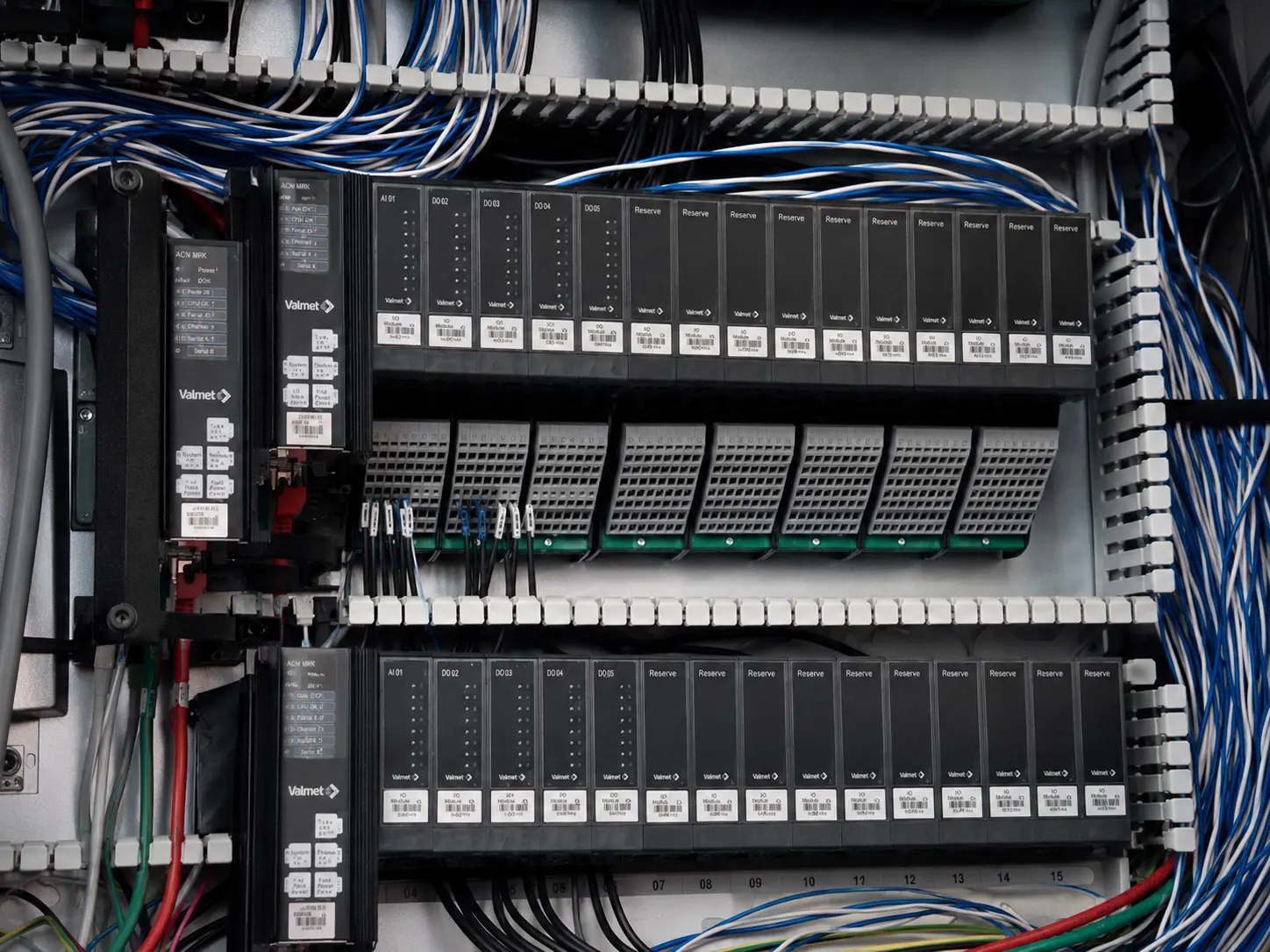 Szafa automatyki i moduły I/O podczas realizacji na statku